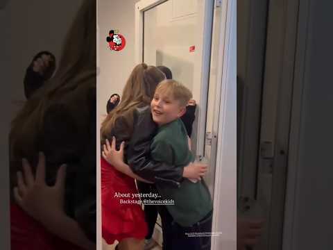 Bjarne (🇩🇪 JESC 2024) hugging ARHANNA (🇪🇪 JESC 2023) and other finalists of TVK Germany 2025