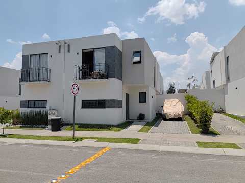 Casa Exclusiva con Jardín, Lago Artificial y Máxima Privacidad