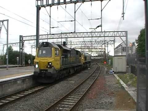 Freightliner class 70 no.70006 and class 66 no.66621 pass through Stockport