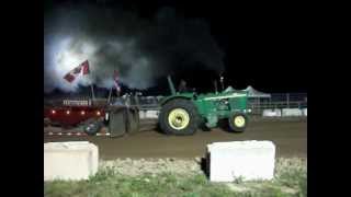 preview picture of video 'norwich tractor pull 2012 jd6030 18500 lb dvm'