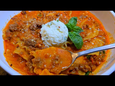 LASAGNA SOUP is hearty and delicious!
