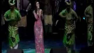 Siti Nurhaliza @ Royal Albert Hall - Medley  ( Cindai, Mahligai Permata, Ya Maulai )