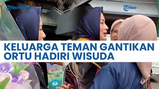 Orangtua Kandung Tak Hadir, Wisudawan Ini Menangis Karena Didampingi Keluarga Teman