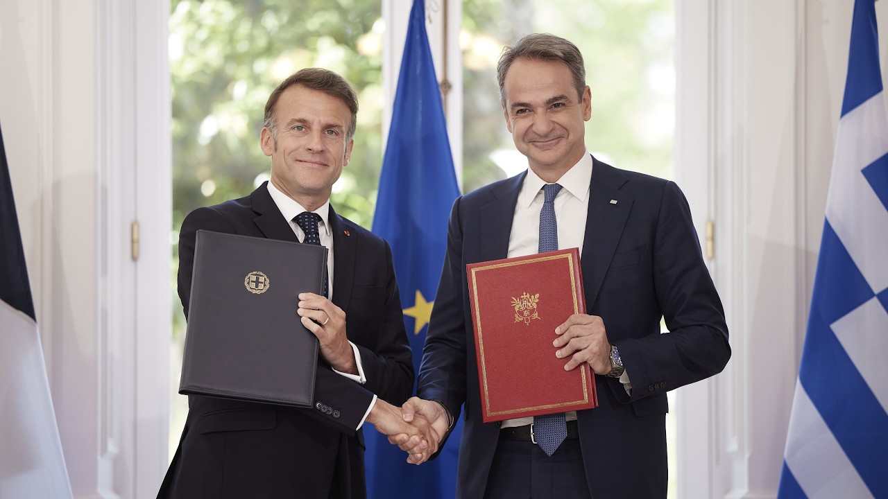 Ο Κ. Μητσοτάκης και ο Εμ. Μακρόν υπογράφουν νέα αμυντική συμφωνία Ελλάδας-Γαλλίας -Δείτε live