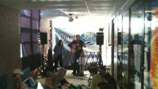 Alastair Moock sings Woody Guthrie&#39;s &quot;Ship in the Sky&quot;.MOV