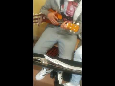 Concertazione con gli ukulele e la chitarra di Certe notti