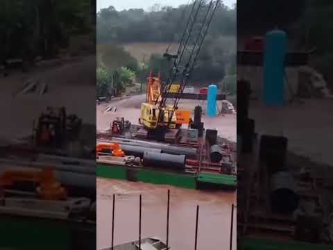 Balsa arrastada em Erval Seco seria usada na nova ponte entre Marques de Souza e Travesseiro