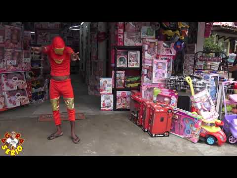 Homem Cisco de Ferro na Loja Quase Tudo de Juquitiba