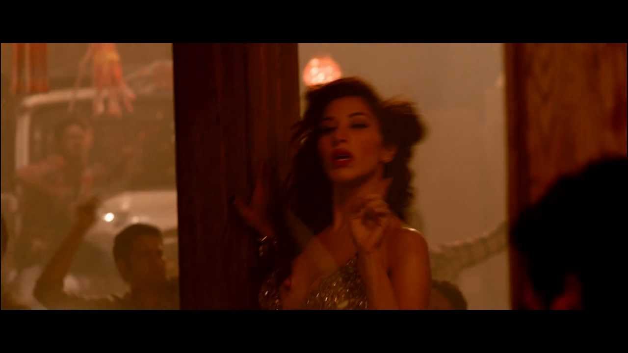 Aala Re Aala, Manya Aala Lyrics | Shootout At Wadala | Mika Singh, Sunidhi Chauhan | Anu Malik