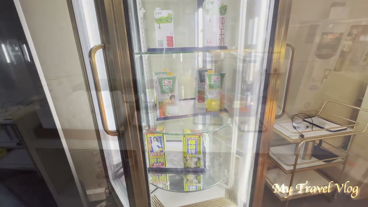 B10 First & Business Class Lounge thumbnail