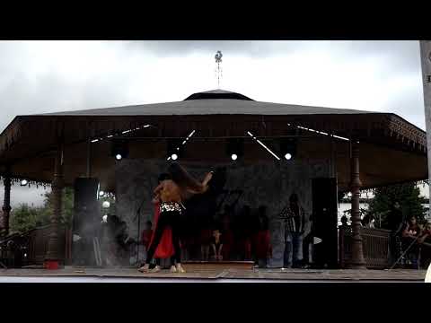 Alexa y Fernanda  con velo poi ( arabe) Zacatlan 2017