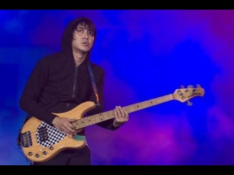 Thomas Ramdhan Solo Bass ( Best Indonesian Bassist ) Wow..Amazing!!!