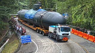 Download lagu Trucks with Unusual Loads Cross the World's Extreme Roads mp3