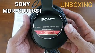 Video thumbnail for Sony MDR-CD900ST - Unboxing by SoundChaser.org