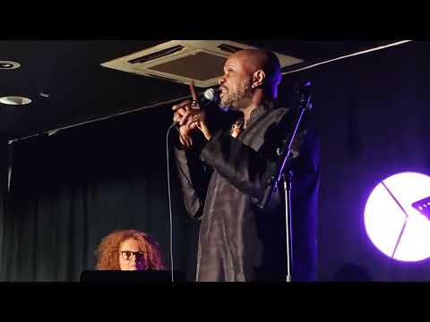 Lady Grinning Soul. David McAlmont & Janette Mason, live in Dumfries
