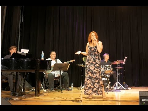 Olga Mikołajczyk - Moknie w deszczu diabeł