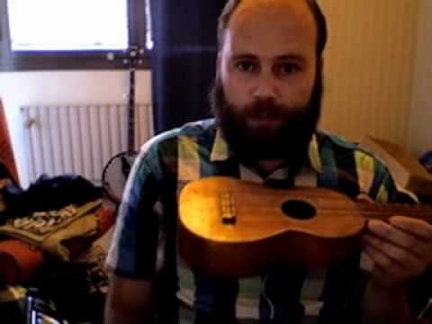 download lagu mp3 mp4 Akai Ukulele, download lagu Akai Ukulele gratis, unduh video klip Akai Ukulele