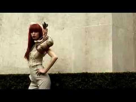 Rena Lange Spring 2007 Fashion Model