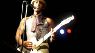 Raphael Saadiq The Big Easy (intro only, CLOSE) Copenhagen April 20th 2009 Lille Vega.MOV