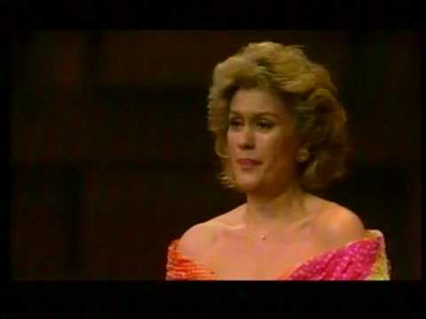 Dame Kiri Te Kanawa sings "Bella mia fiamma" K.528 - Mozart - Nobel Jubilee Concert