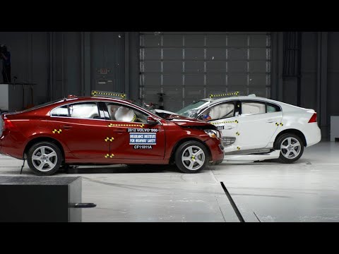 2012 Volvo S60 into 2012 Volvo S60 Small Overlap Collinear
