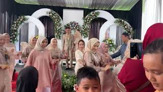 Download lagu Wedding x tiktok song ( Flashmob ) mp3