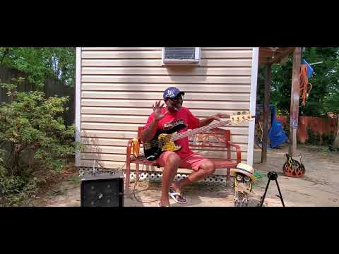 "Audere" is that a Squier bass?