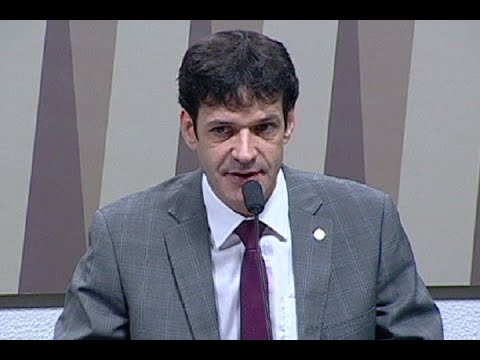 Abertura de companhias aéreas a capital estrangeiro é o melhor caminho, defende ministro, que negou ter se beneficiado de laranjas