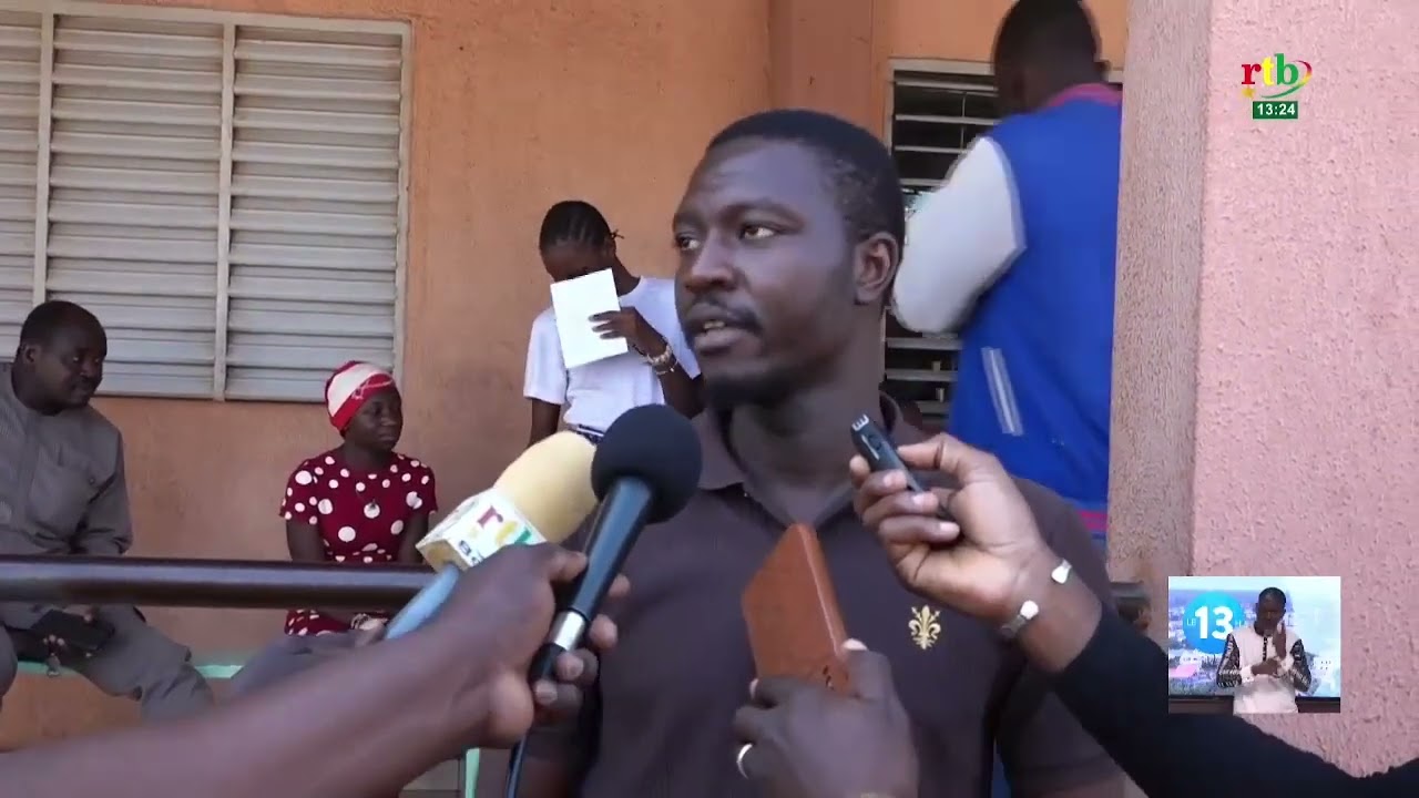 Le ministre du Commerce sur les sites en construction des boutiques Faso Yaar à Bobo Dioulasso