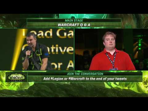 Red Shirt Guy stalks his prey [Blizzcon 2016]