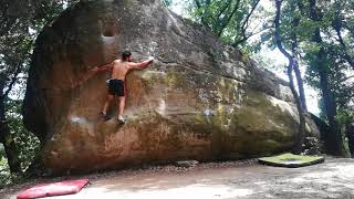 Video thumbnail of Trave de les Tres Bessones, 6a+. Savassona