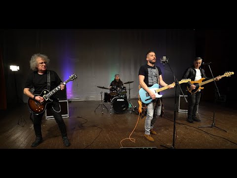 Pragu' de Sus - Blocaj in verde