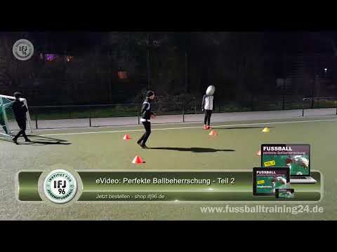 Ballgefühl verbessern: Fußballtennis ohne Netz (2)