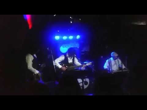 The Iluminados - Labritja (Live)