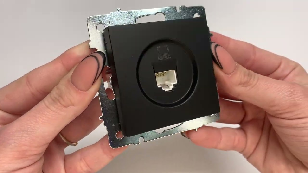 Розетка комп'ютерна LEZARD Vesna чорна 742-4288-139