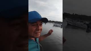 Lancha Pesquera vuelca  en el Puerto de San José