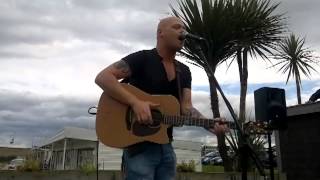 Shake It Out Acoustic Cover by Dave Lynas live@ The Rattler, South Shields