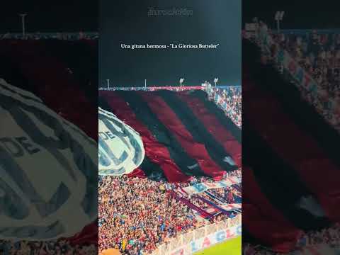 "Una Gitana Hermosa bajo la lluvia " Barra: La Gloriosa Butteler &bull; Club: San Lorenzo