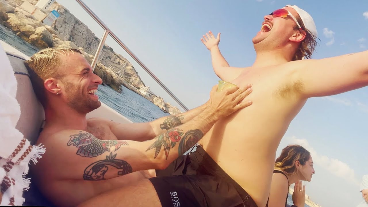 Squeezie - arrêtez (Clip officiel) thumbnail