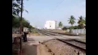 preview picture of video 'Banglore-Chennai Shatabdi Express near VIT University'