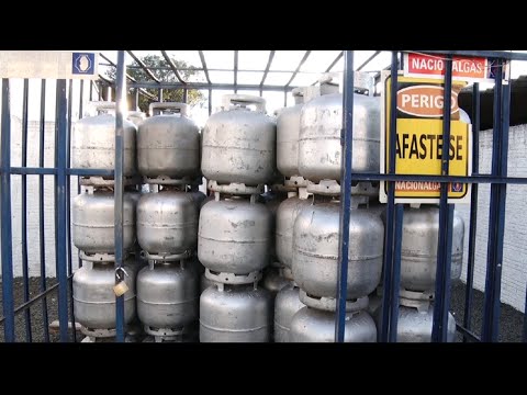 Pessoas estocam gás e produto chega a faltar nos depósitos