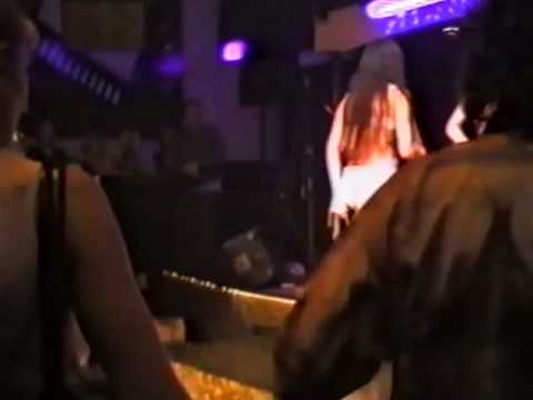 Kiki Cordalis really wanna dance