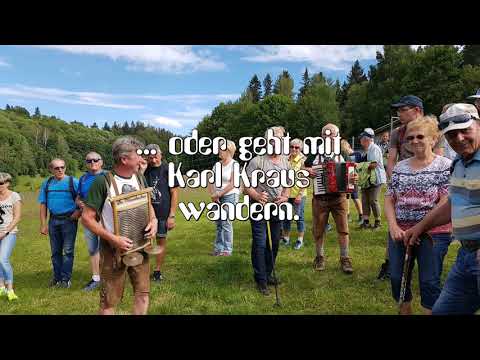 Wo man singt, da lass dich ruhig nieder, oder geh mit Karl Kraus wandern.