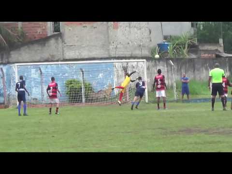 Golaço numa cobrança de falta do meia esquerda Everton Conceição ( SIMÃO )