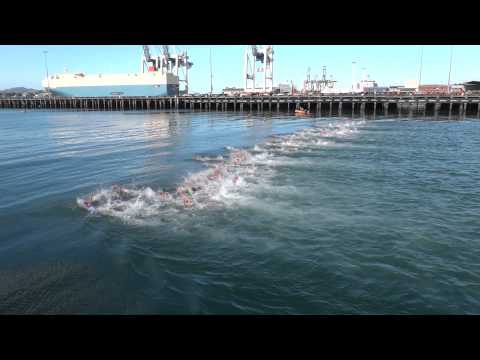2014 ITU World Triathlon Series Auckland Elite Men Swim Start