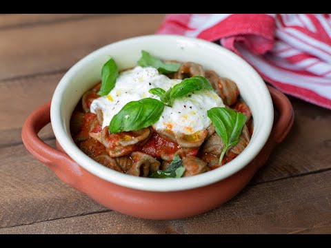 Orecchiette di Grano Arso with cherry tomato sauce, stracciatella and basil