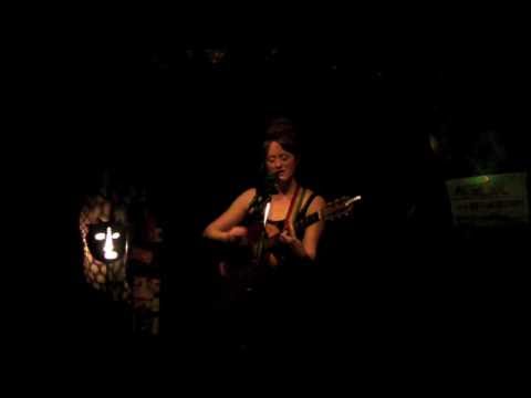 Hannah Howes- 'No Surprises' - Live in Tokyo