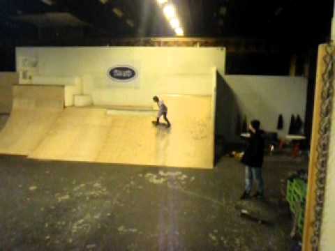 Finnbogi á hjólabretti