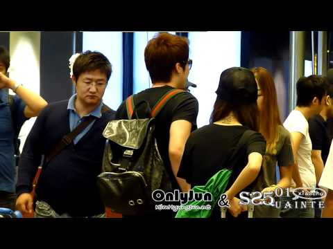 110618 Kim Hyung Jun at Airport Departure