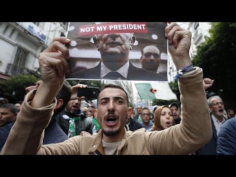 شاهد الآلاف يخرجون في الجزائر ضد الرئيس المنتخب ورفضا لانتخابات وصفوها بالمزورة…